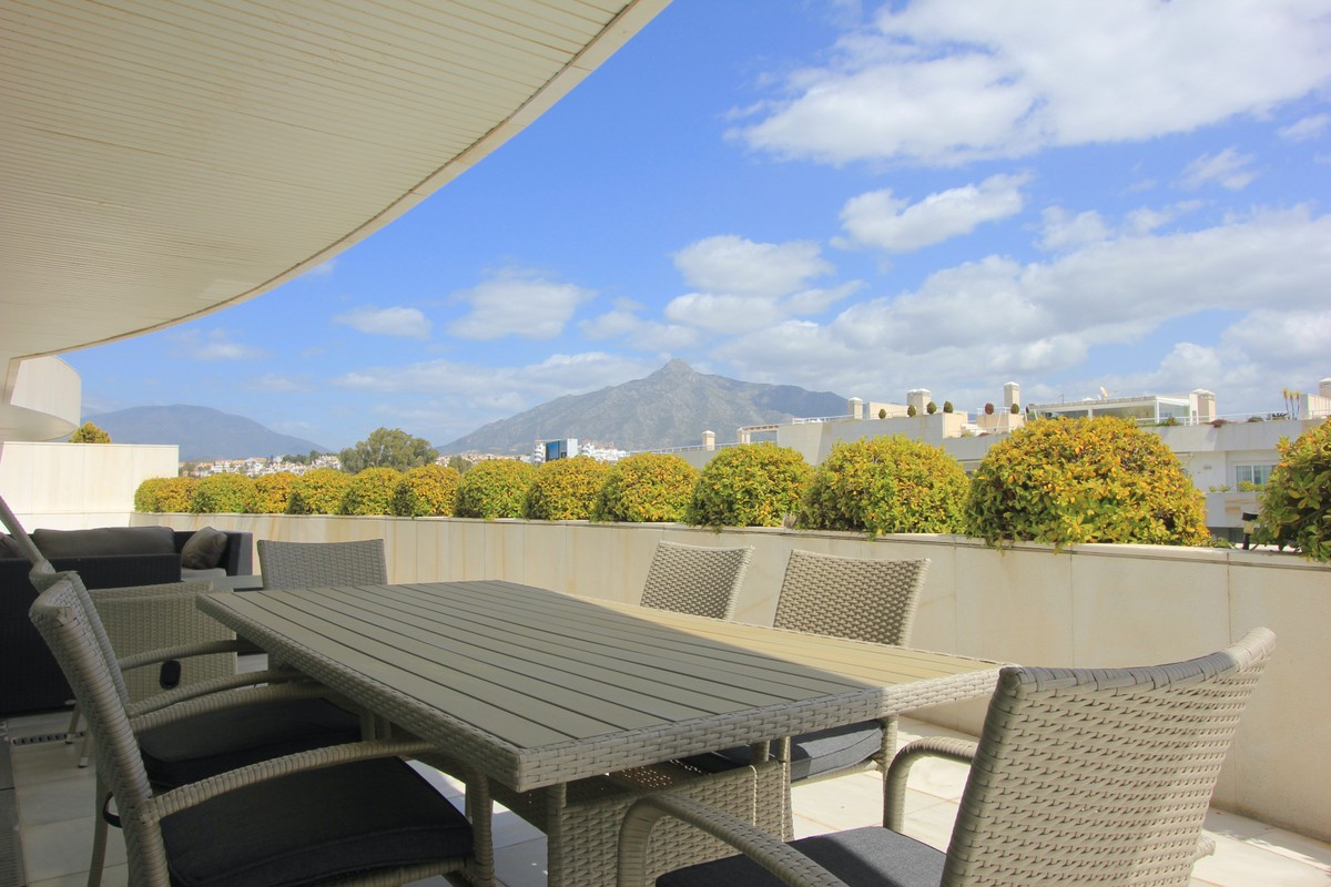 Qlistings Magnificent 4 Bedroom Penthouse in Puerto Banús main image