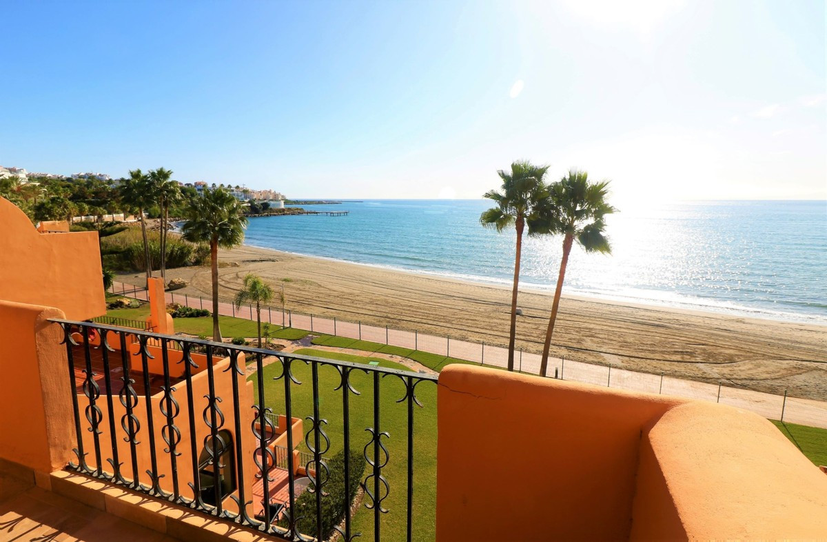 Qlistings Apartment in Estepona, Costa del Sol main image
