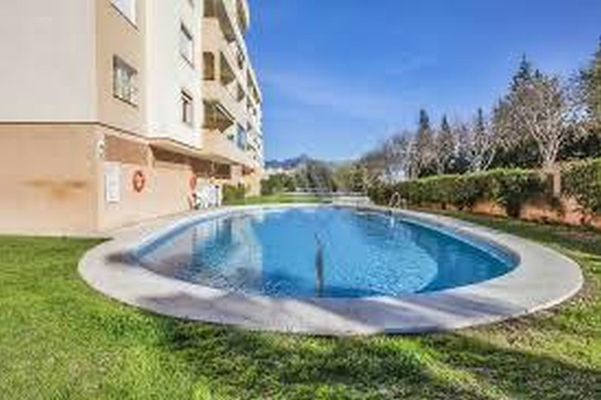 Qlistings - Spacious Apartment in Nueva Andalucía, Costa del Sol Property Image