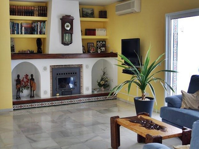 Qlistings - Traditionally Styled House Villa in Mijas, Costa del Sol Property Image