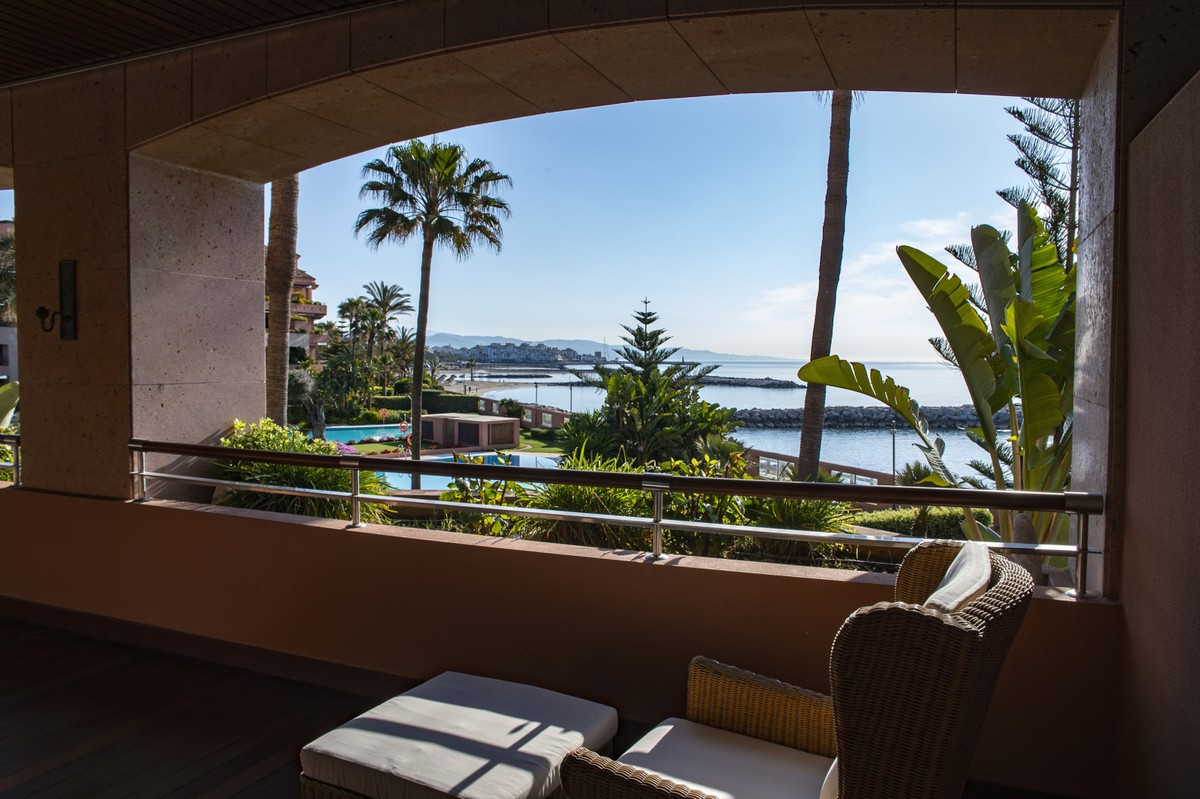 Qlistings - Luxury Apartment in Puerto Banús, Costa del Sol Property Image