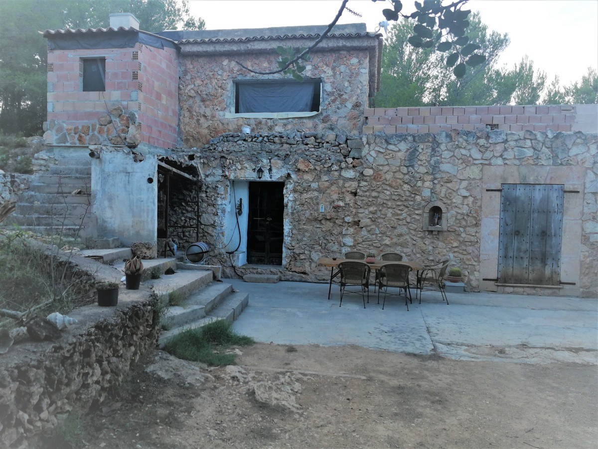 Qlistings - Pretty Village House With 113 M2 Of Living Space, Terrace And Independent Studio/workshop. Property Thumbnail