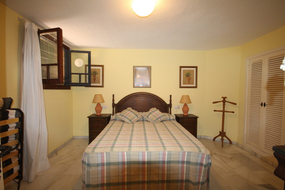 Qlistings - Apartment in Cabopino, Costa del Sol Property Image