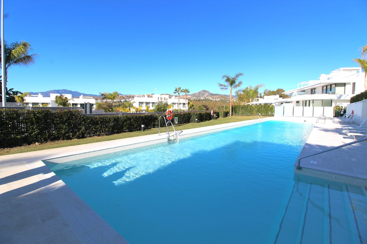 Qlistings - Resale Penthouse in Cancelada, Costa del Sol Property Thumbnail