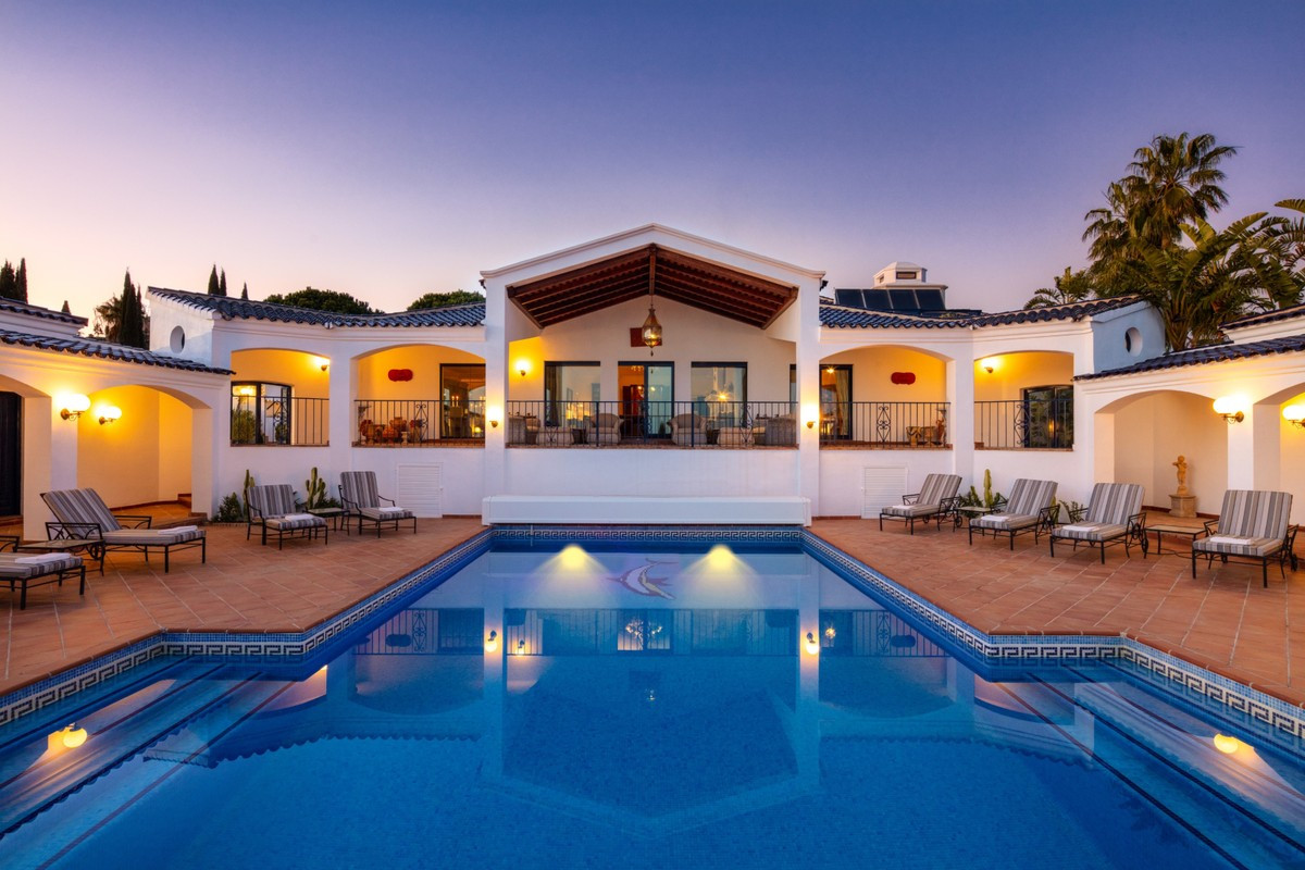 Qlistings - Large Villa in El Madroñal, Costa del Sol Property Image