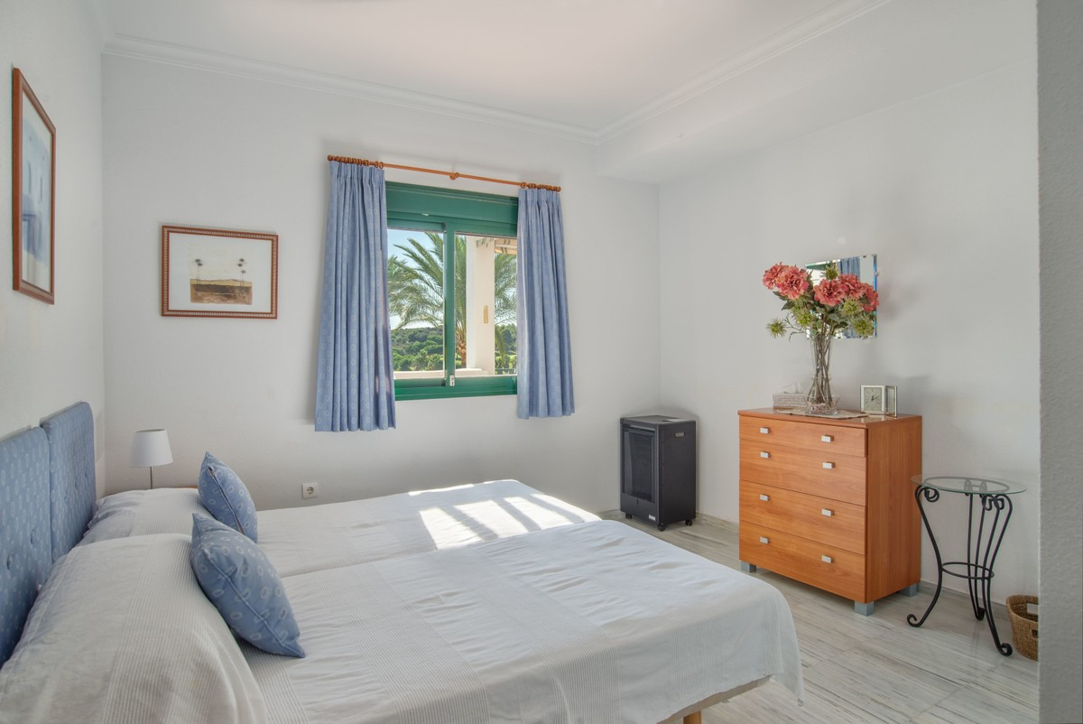 Qlistings - Apartment in Alhaurin Golf, Costa del Sol Property Image