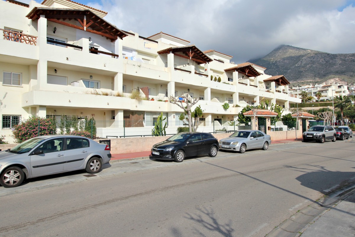 Qlistings - Lovely Penthouse Apartment in Cancelada, Costa del Sol Property Thumbnail