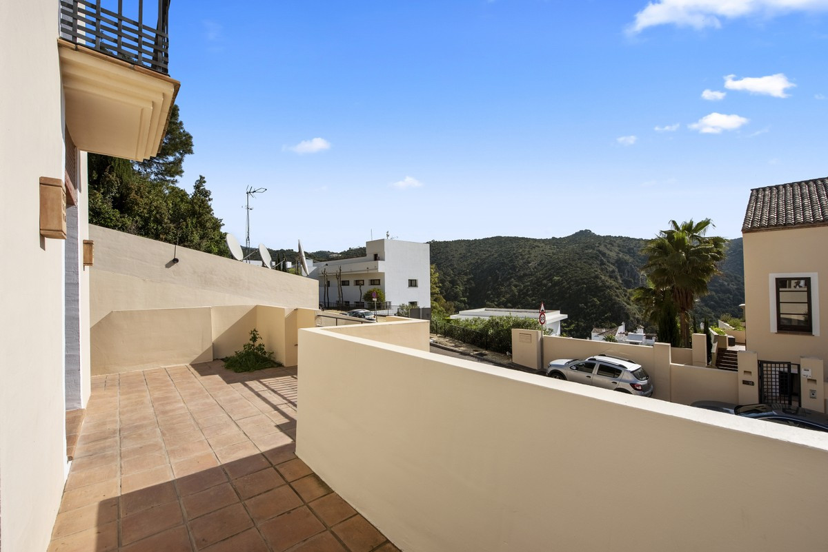 Qlistings - Lovely 3 bedrooms Town House in Benahavís, Costa del Sol Property Image