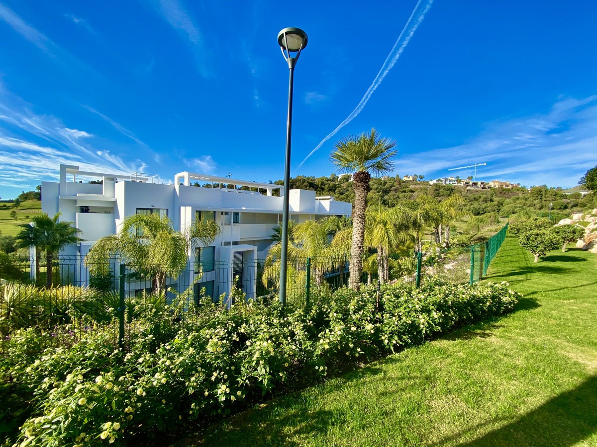 Qlistings - Luxury and Contemporary Apartment in Atalaya, Costa del Sol Property Image