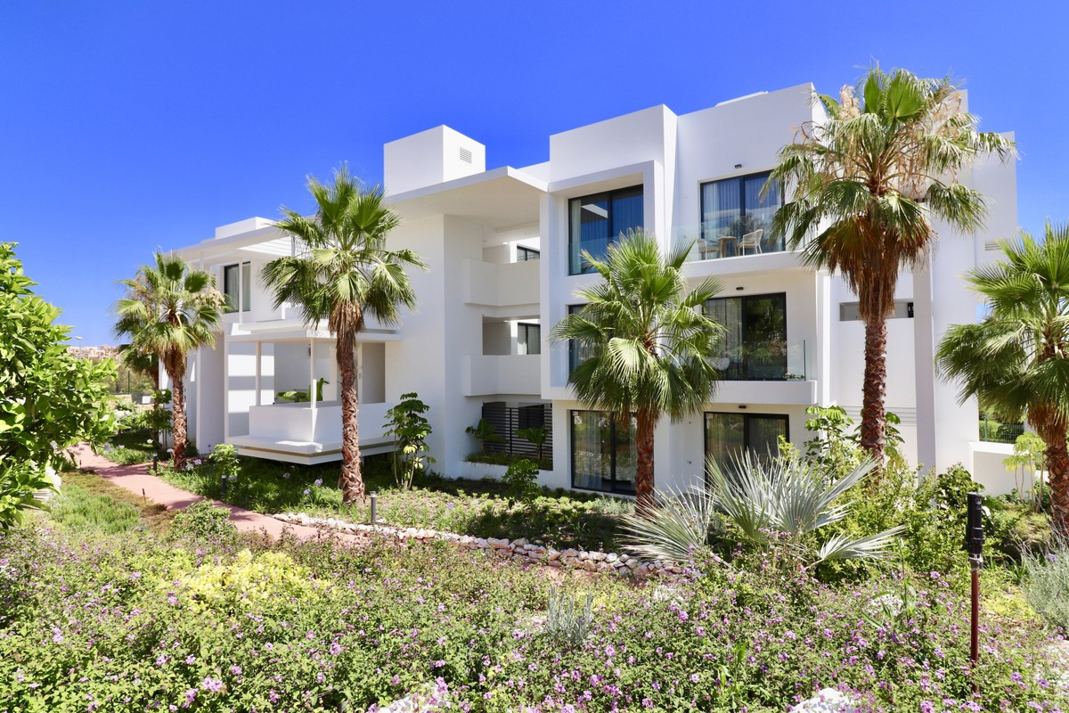 Qlistings - Apartment in Benahavís, Costa del Sol - Parque Botanico Resort Country Club Property Thumbnail