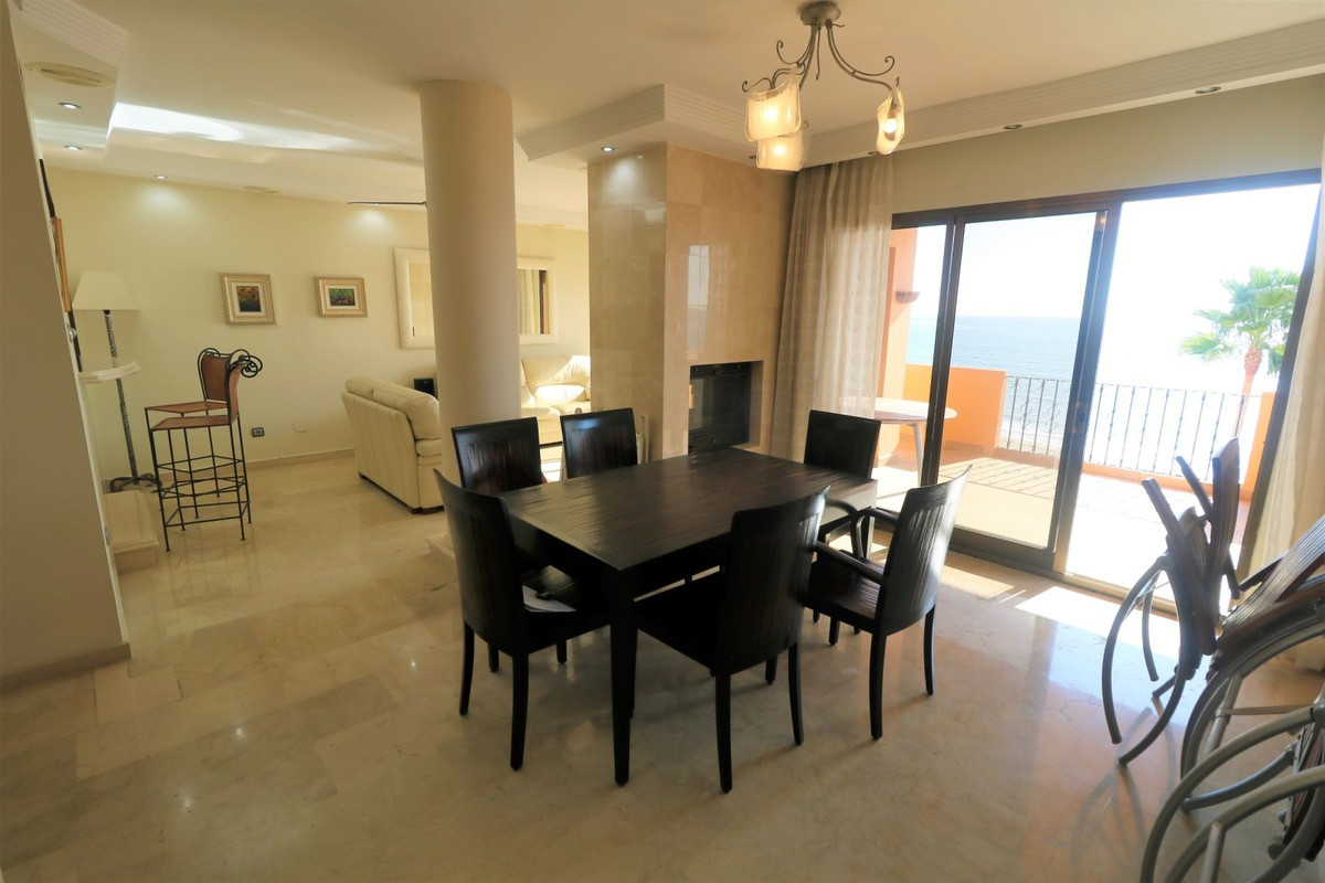 Qlistings - Apartment in Estepona, Costa del Sol Property Image
