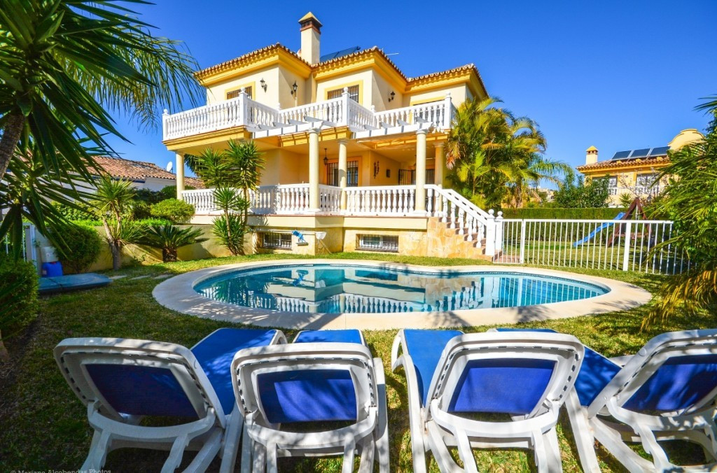 Qlistings Beautiful Villa in Mijas Costa, Costa del Sol main image