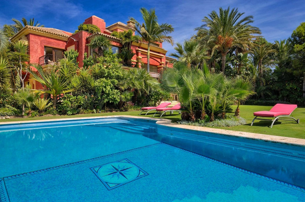 Qlistings - House in The Golden Mile, Costa del Sol Property Image