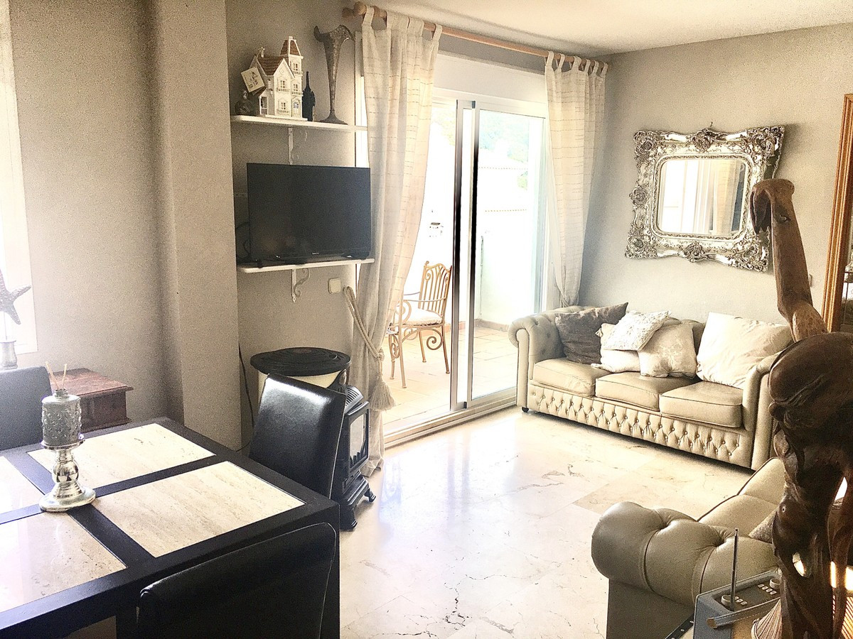 Qlistings - Beautiful Apartment in Benahavís, Costa del Sol Property Image