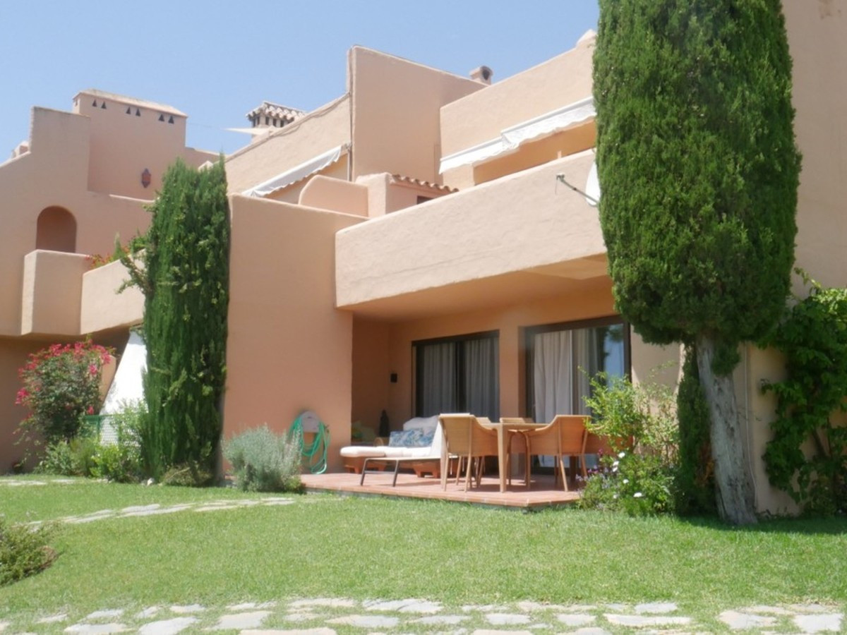 Qlistings - Beautiful Spacious  Apartment in Atalaya, Costa del Sol Property Image