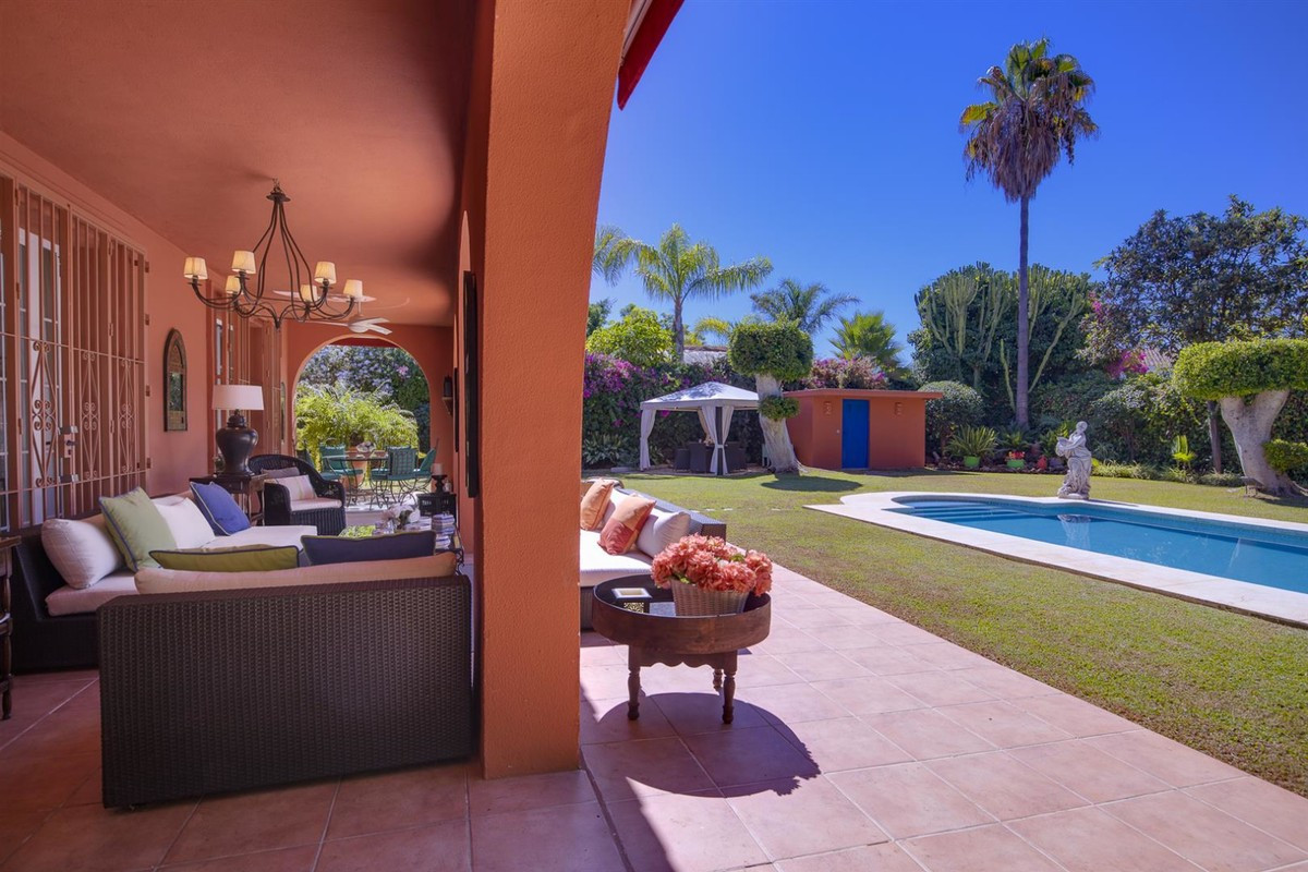 Qlistings - Mediterranean style villa in Aloha Golf - Nueva Andalucía Property Image
