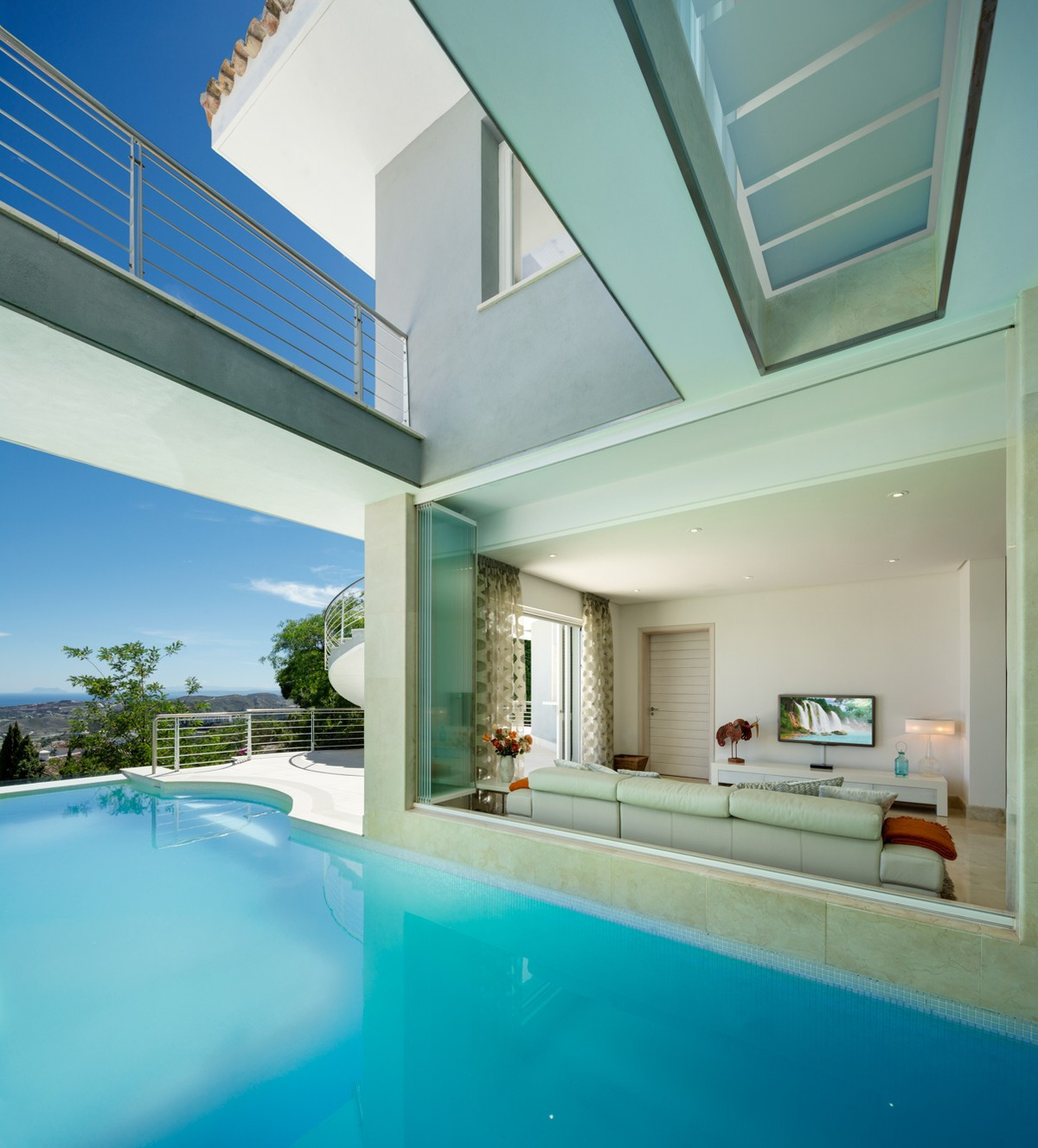 Qlistings - Grand Villa in El Madroñal, Costa del Sol Property Image