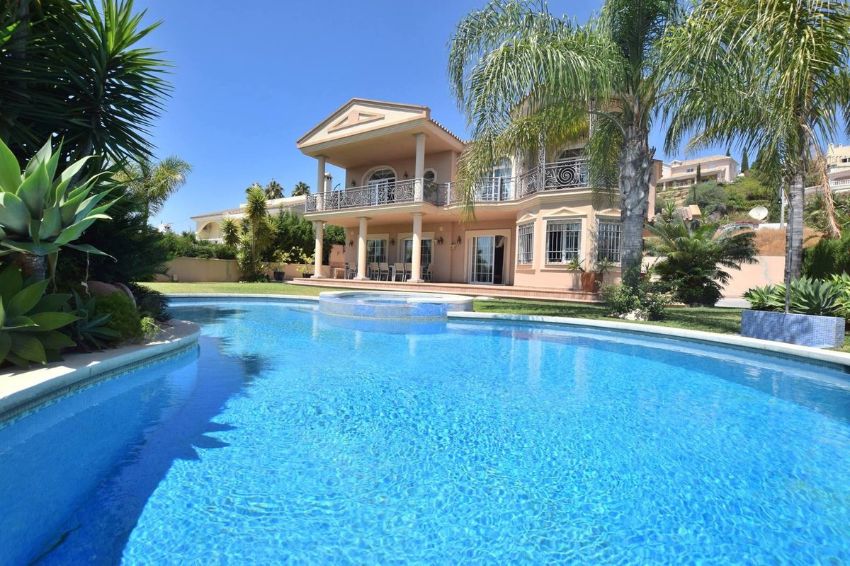 Qlistings Great House Villa in Mijas Golf, Costa del Sol main image