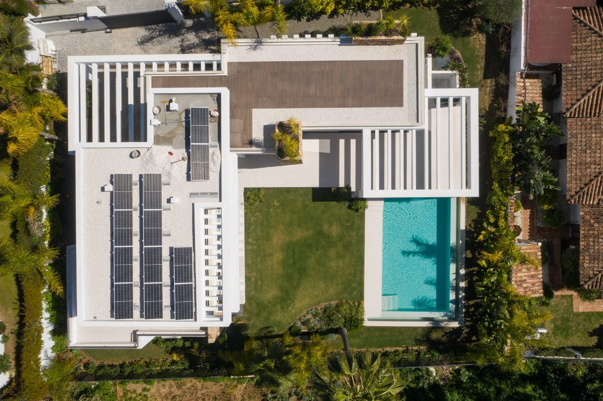 Qlistings - Luxury Urbanization House Villa in Marbella, Costa del Sol Property Image