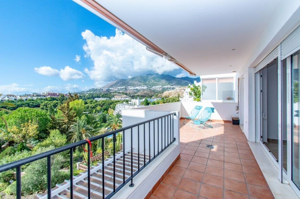 Qlistings - Modern Penthouse Apartment in Cancelada, Costa del Sol Property Thumbnail