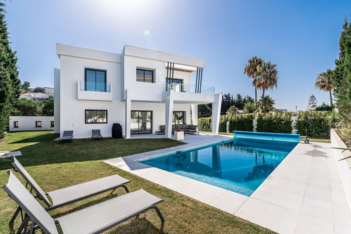 Qlistings - Charming Rustic Style House Villa in Mijas, Costa del Sol Property Thumbnail