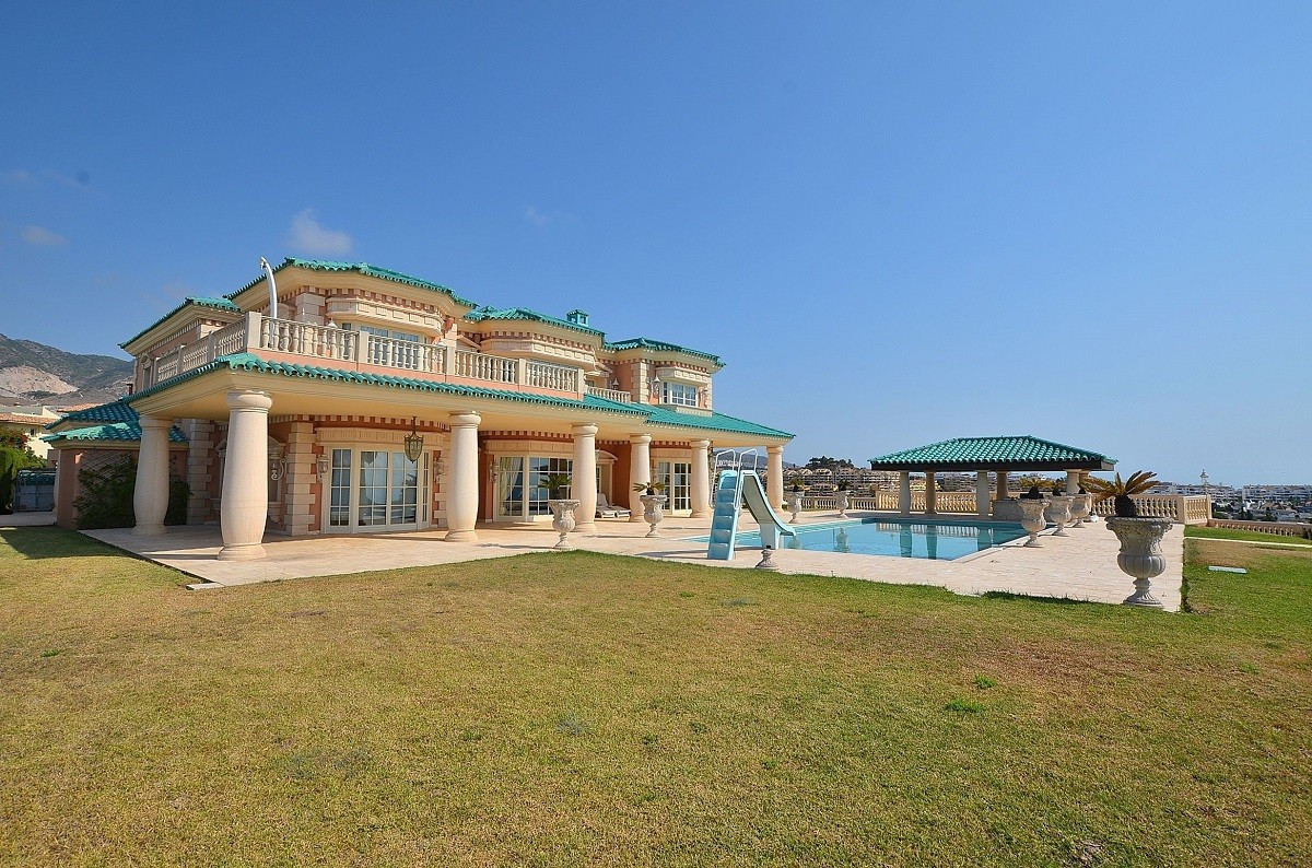 Qlistings Exclusive Villa with Stunning Sea Views in Benalmadena Costa, Costa del Sol main image