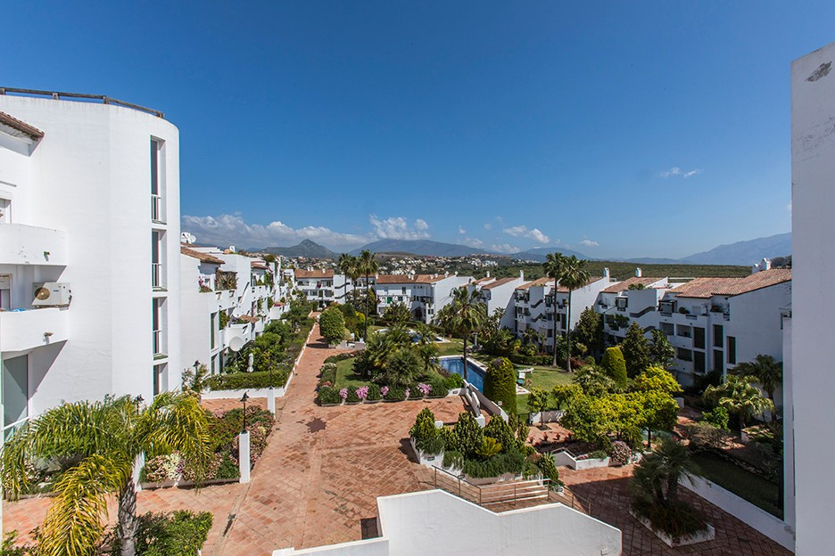 Qlistings - Lovely Penthouse Apartment in Cancelada, Costa del Sol Property Image