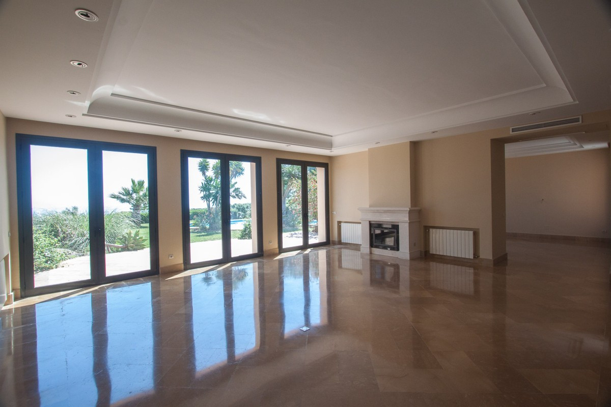 Qlistings - Spectacular Mountains Views House in Manilva, Costa del Sol Property Image