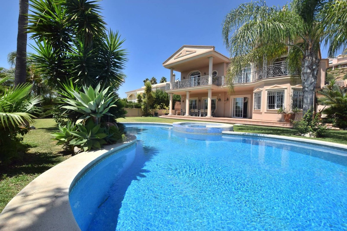 Qlistings - Great House Villa in Mijas Golf, Costa del Sol Property Image