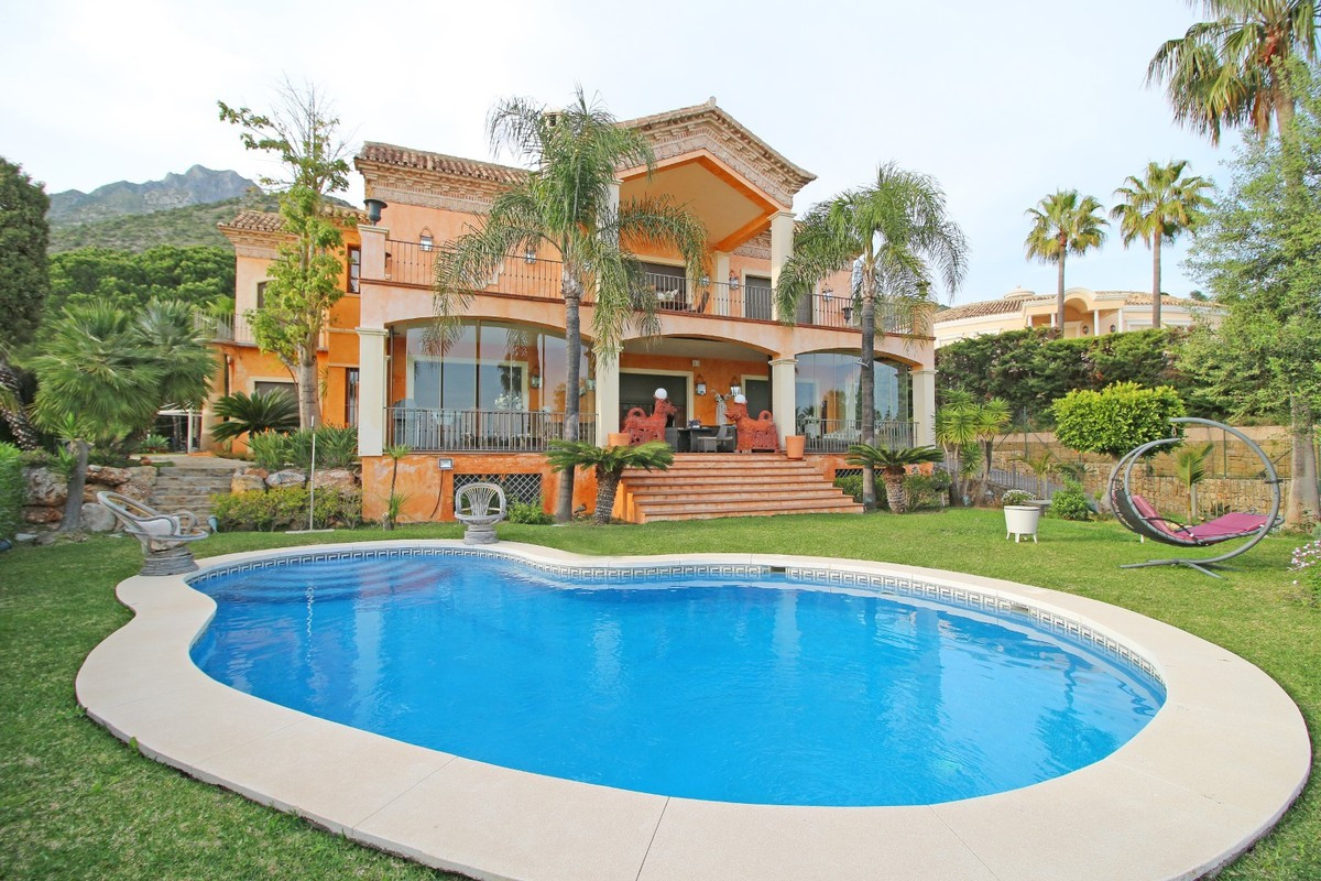 Qlistings Exclusive House Villa in Marbella, Costa del Sol main image