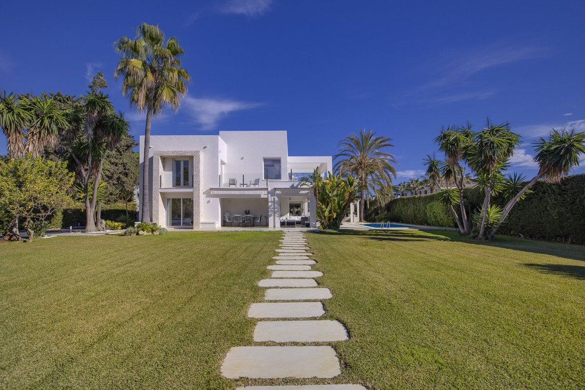 Qlistings - Beautiful House in Guadalmina Baja, Costa del Sol Property Image