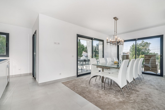 Qlistings Spectacular Newly Built House Villa in Calahonda, Costa del Sol image 3