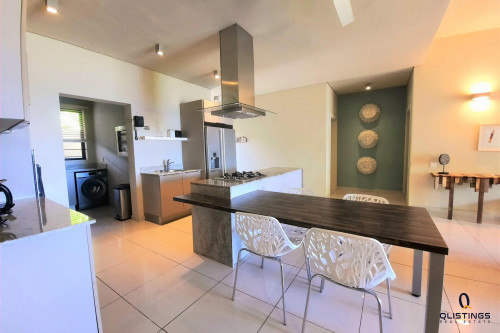 Qlistings Tamarin, Mauritius 4 Bedroom Beachfront Apartment image 3