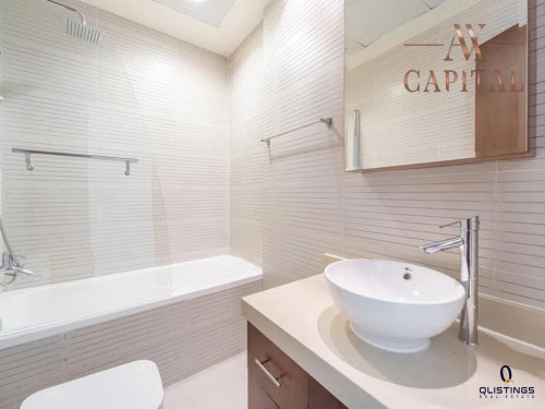 Qlistings Partial Marina View | Contemporary Style | Vacant image 3