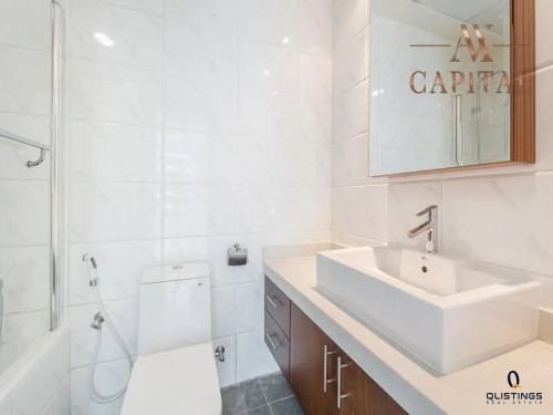 Qlistings Partial Marina View | Contemporary Style | Vacant image 5