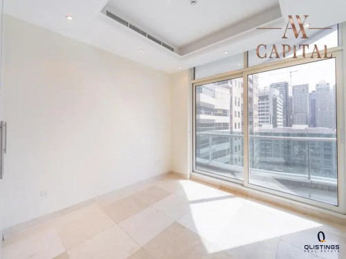Qlistings Partial Marina View | Contemporary Style | Vacant image 9