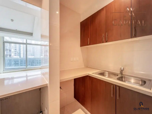 Qlistings Partial Marina View | Contemporary Style | Vacant image 10