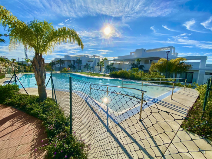 Qlistings Luxury and Contemporary Apartment in Atalaya, Costa del Sol image 4