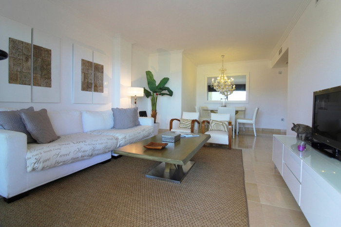Qlistings Apartment in Los Flamingos Golf Benahavís, Costa del Sol image 2