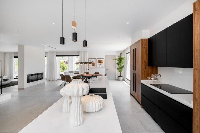 Qlistings Newly Built House Villa in Elviria, Costa del Sol image 6