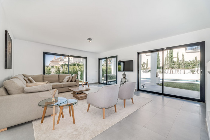 Qlistings Spectacular Newly Built House Villa in Calahonda, Costa del Sol image 5