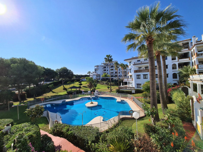 Qlistings Apartment in Calahonda, Costa del Sol image 7