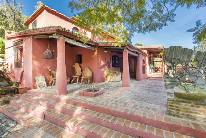 Qlistings Unique House in Benahavís, Costa del Sol image 3