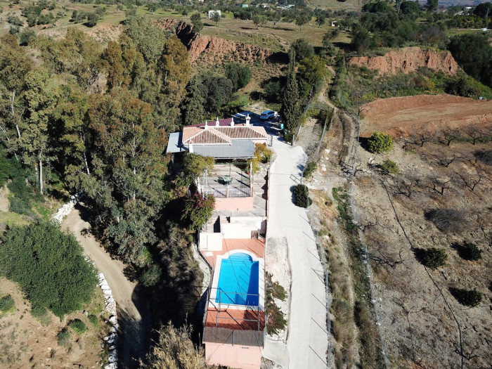 Qlistings Large Plot of Rustic Land House in Coín, Costa del Sol image 1