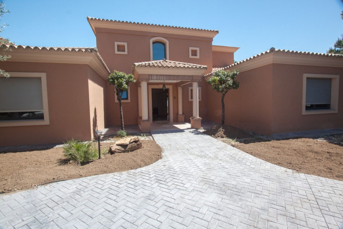 Qlistings Spectacular Mountains Views House in Manilva, Costa del Sol image 4