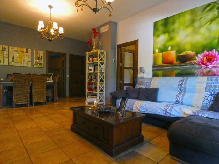 Qlistings Beautiful House in Coín, Costa del Sol image 4
