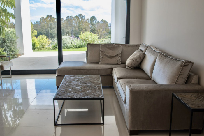 Qlistings Luxury and Contemporary Apartment in Atalaya, Costa del Sol image 3