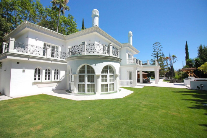 Qlistings Arabic Style House in Aloha, Costa del Sol - image 1
