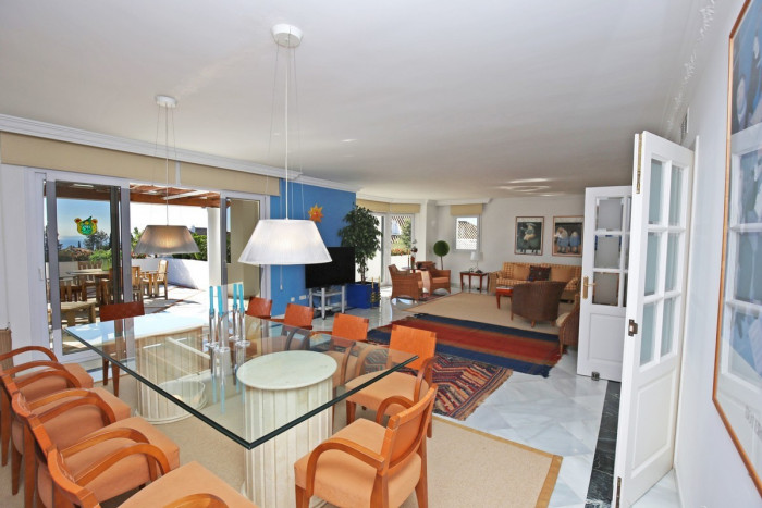 Qlistings Elegant Apartment in The Golden Mile, Costa del Sol image 8