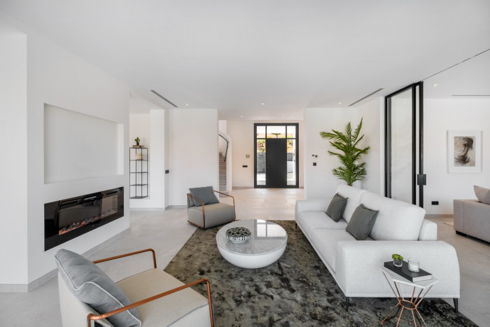 Qlistings Newly Built House Villa in Elviria, Costa del Sol image 4
